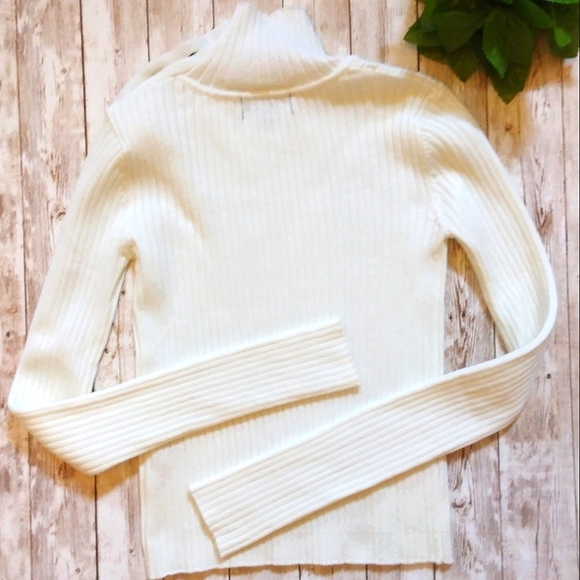 Poof! women's white button turtleneck sweater size small (J4) - Picture 2 of 4